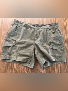 Columbia Olive Green Men’s Cargo Shorts size Large